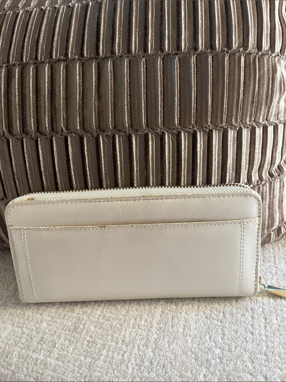 White Floral Accent Women's Wallet with Gold Details - Picture 4 of 11